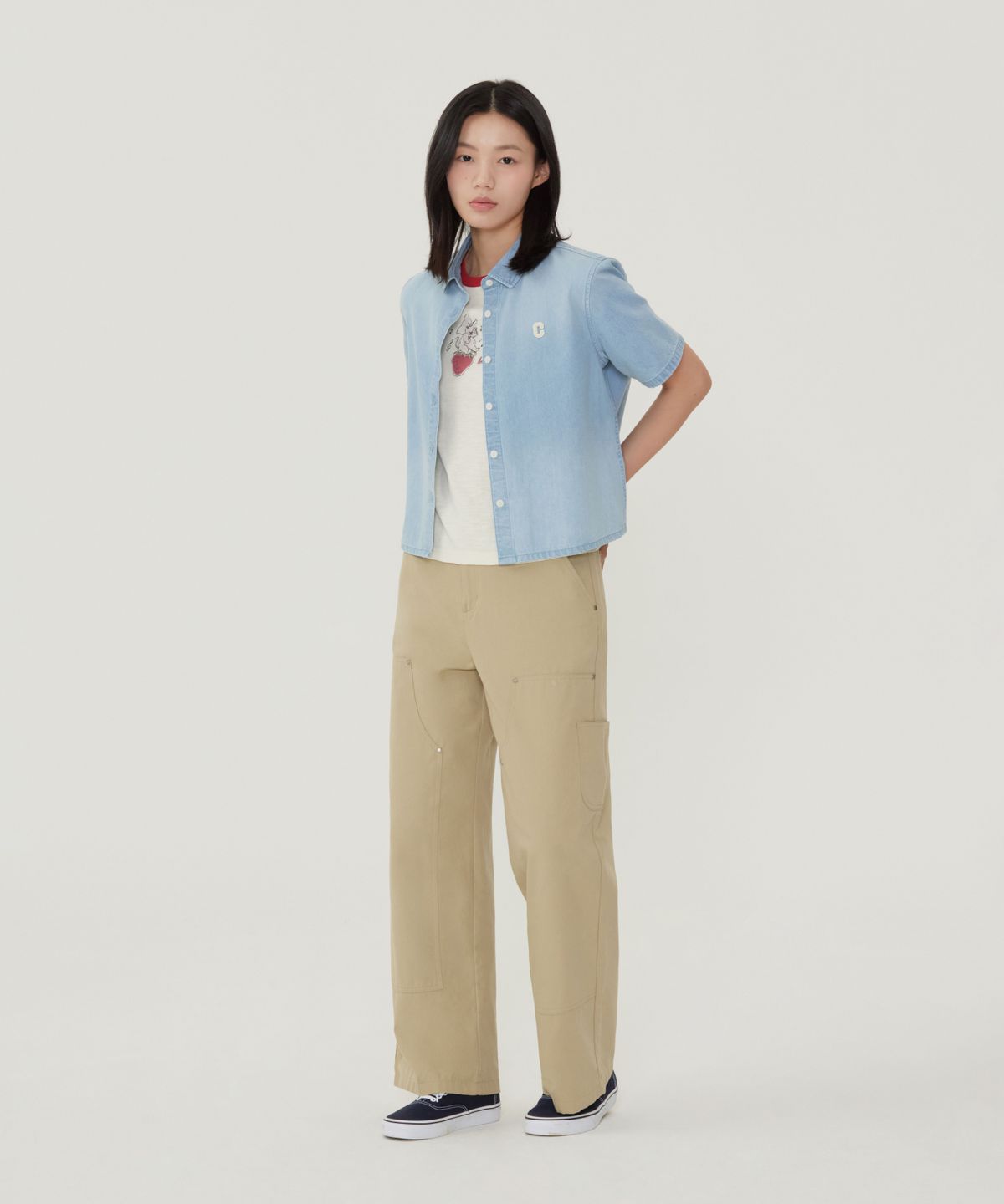 커버낫 우먼(COVERNAT WOMAN) 우먼 C로고 데님 하프 셔츠 에크루