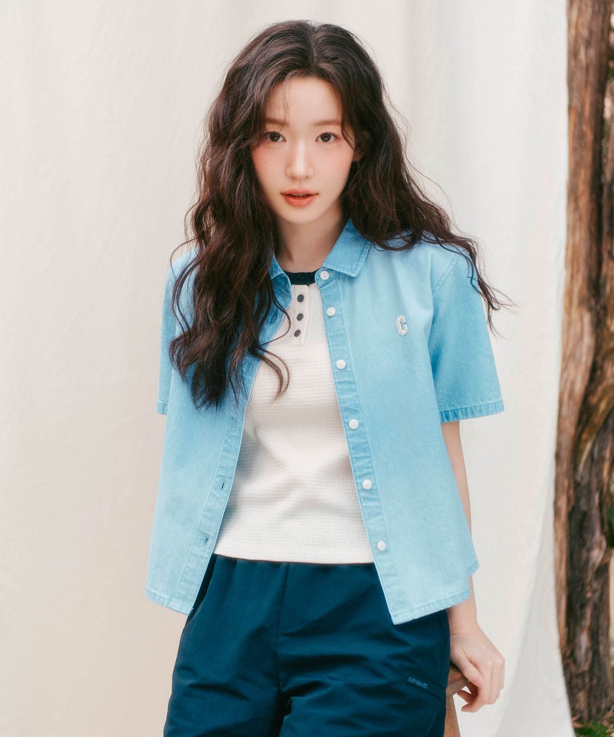 커버낫 우먼(COVERNAT WOMAN) 우먼 C로고 데님 하프 셔츠 블루