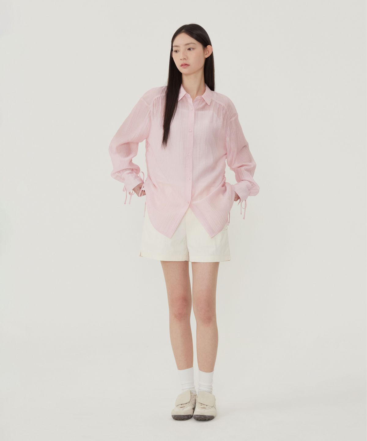 커버낫 우먼(COVERNAT WOMAN) 우먼 오버핏 시어 셔링 블라우스 라이트 핑크