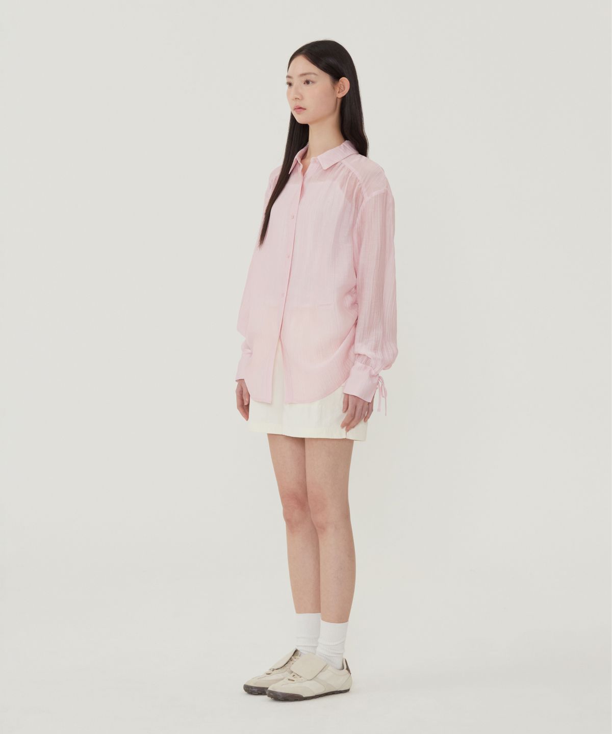 커버낫 우먼(COVERNAT WOMAN) 우먼 오버핏 시어 셔링 블라우스 라이트 핑크