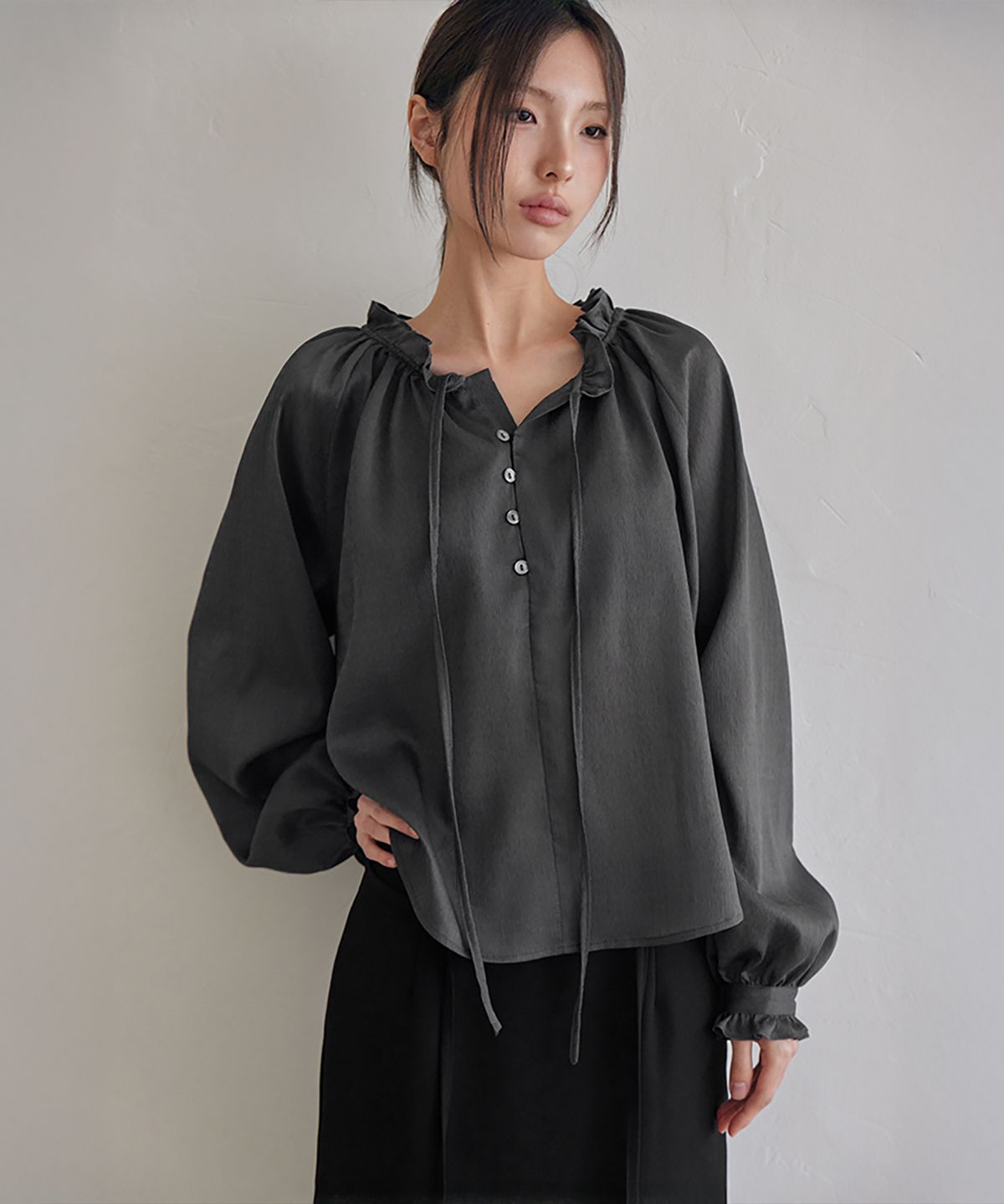 런던다다(LONDONDADA) Ruffled Tie Blouse, CHARCOAL
