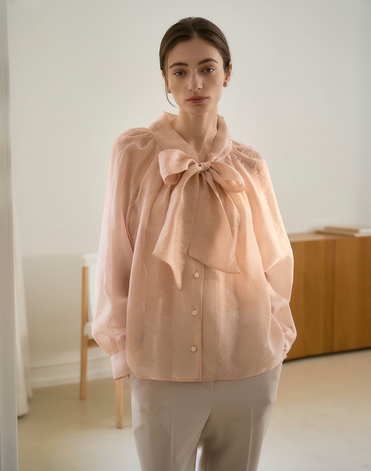 지에마르(GIEMAR) SEE THROUGH TIE BLOUSE PEACH 시스루 타이 블라우스 피치