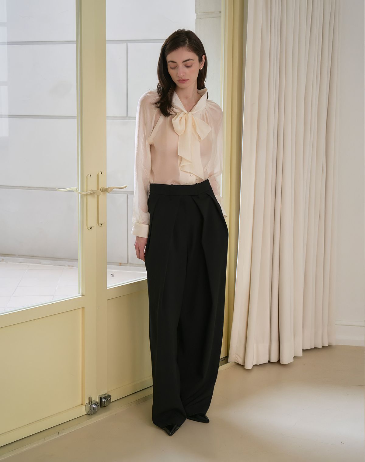 지에마르(GIEMAR) SEE THROUGH TIE BLOUSE IVORY 시스루 타이 블라우스 아이보리