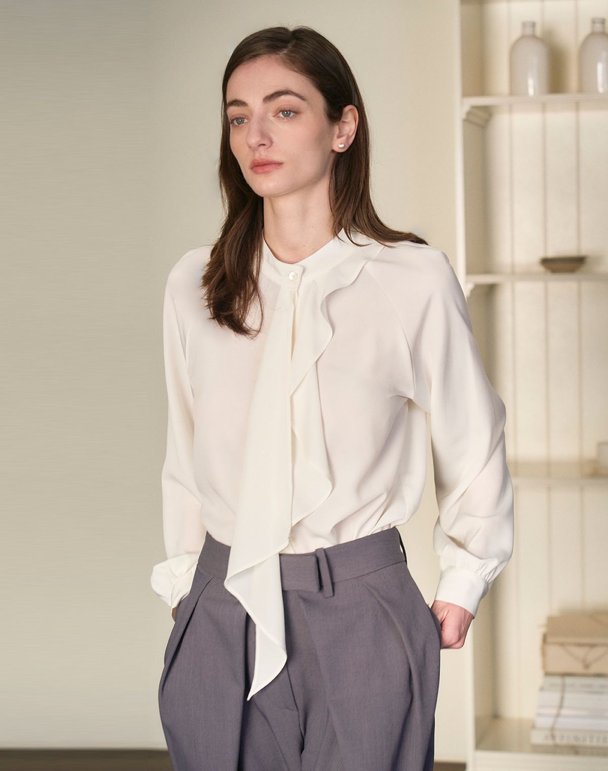 지에마르(GIEMAR) RUFFLE TIE BLOUSE IVORY 러플 타이 블라우스 아이보리