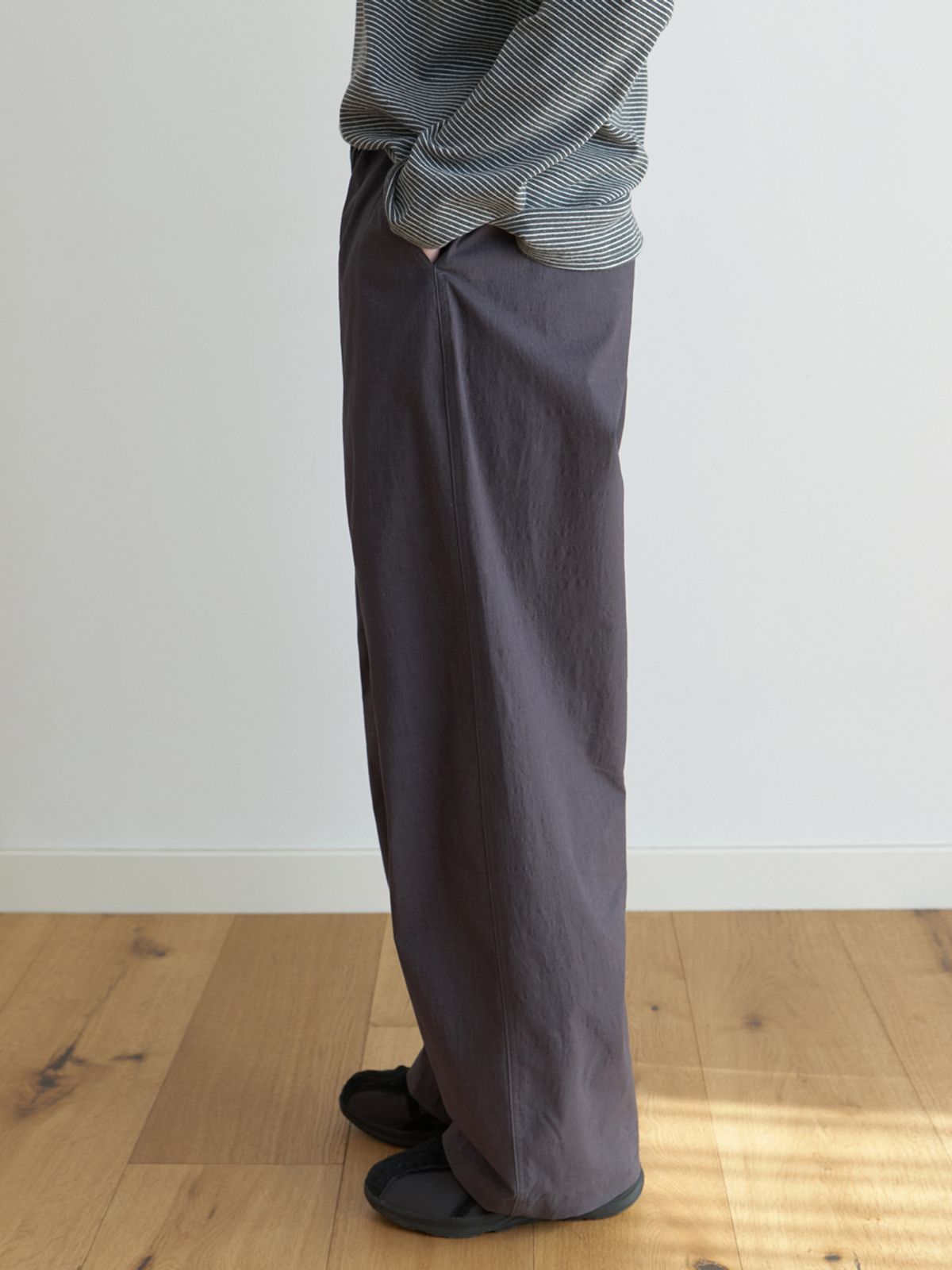 더미튼(THEMITTEN) [2nd] Lorne stripe pants (charcoal)