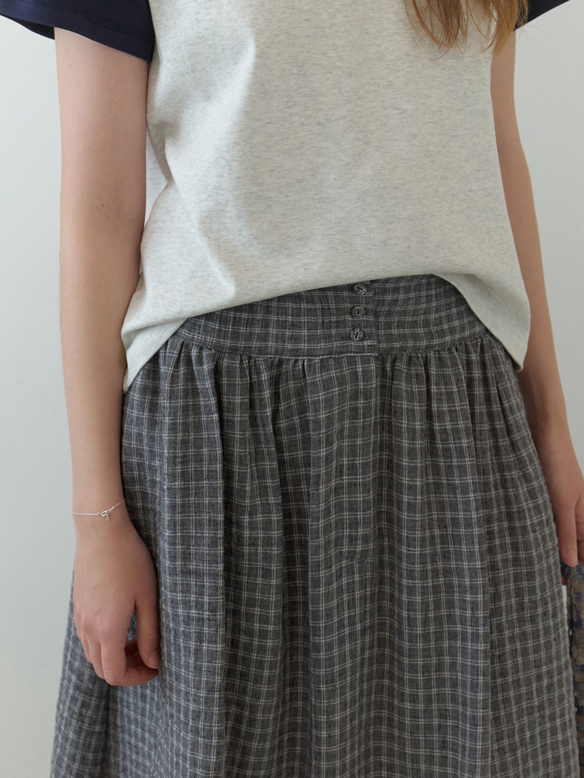 더미튼(THEMITTEN) [2nd] Horn button skirt (gray check)