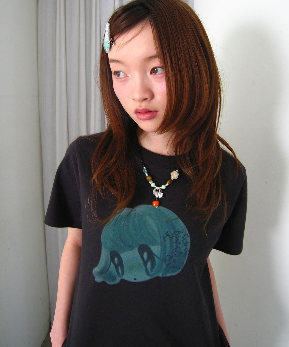 나이스고스트클럽(NICEGHOSTCLUB) BIG EYES DOLL TEE_CHARCOAL(NG2GMFT505A)