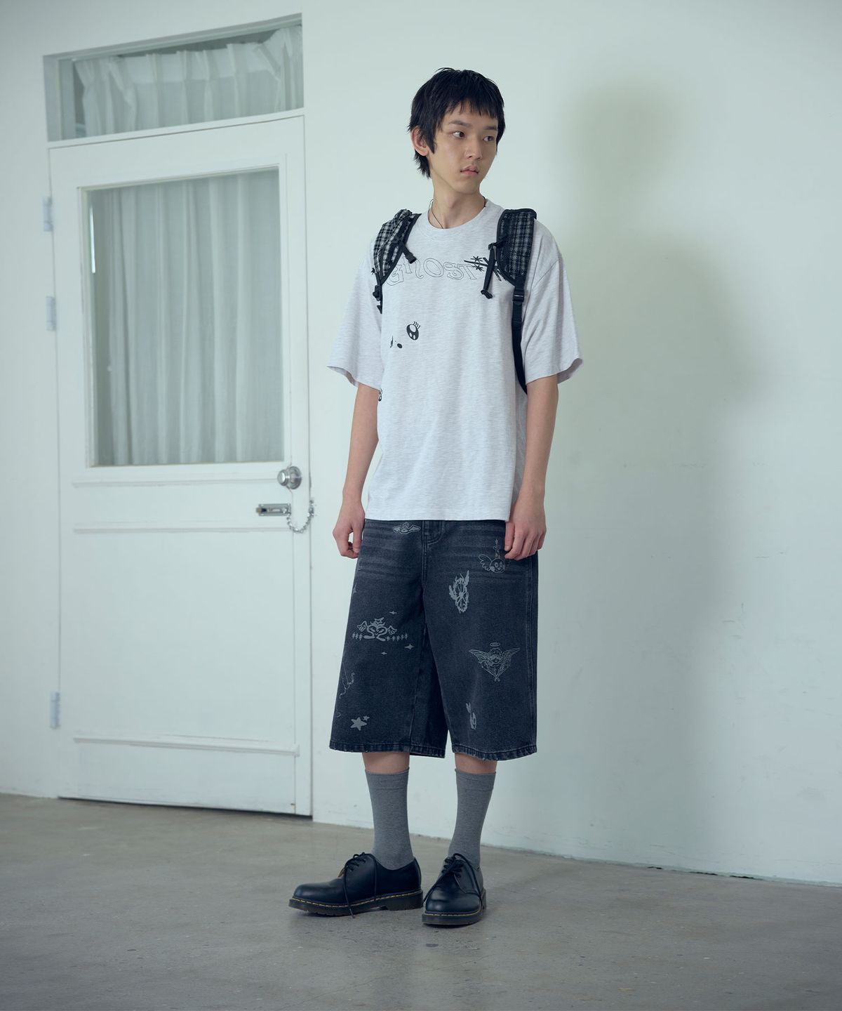 나이스고스트클럽(NICEGHOSTCLUB) BIG WIDE BERMUDA DOODLE DENIM PANTS_BLACK(NG2GMUD160A)