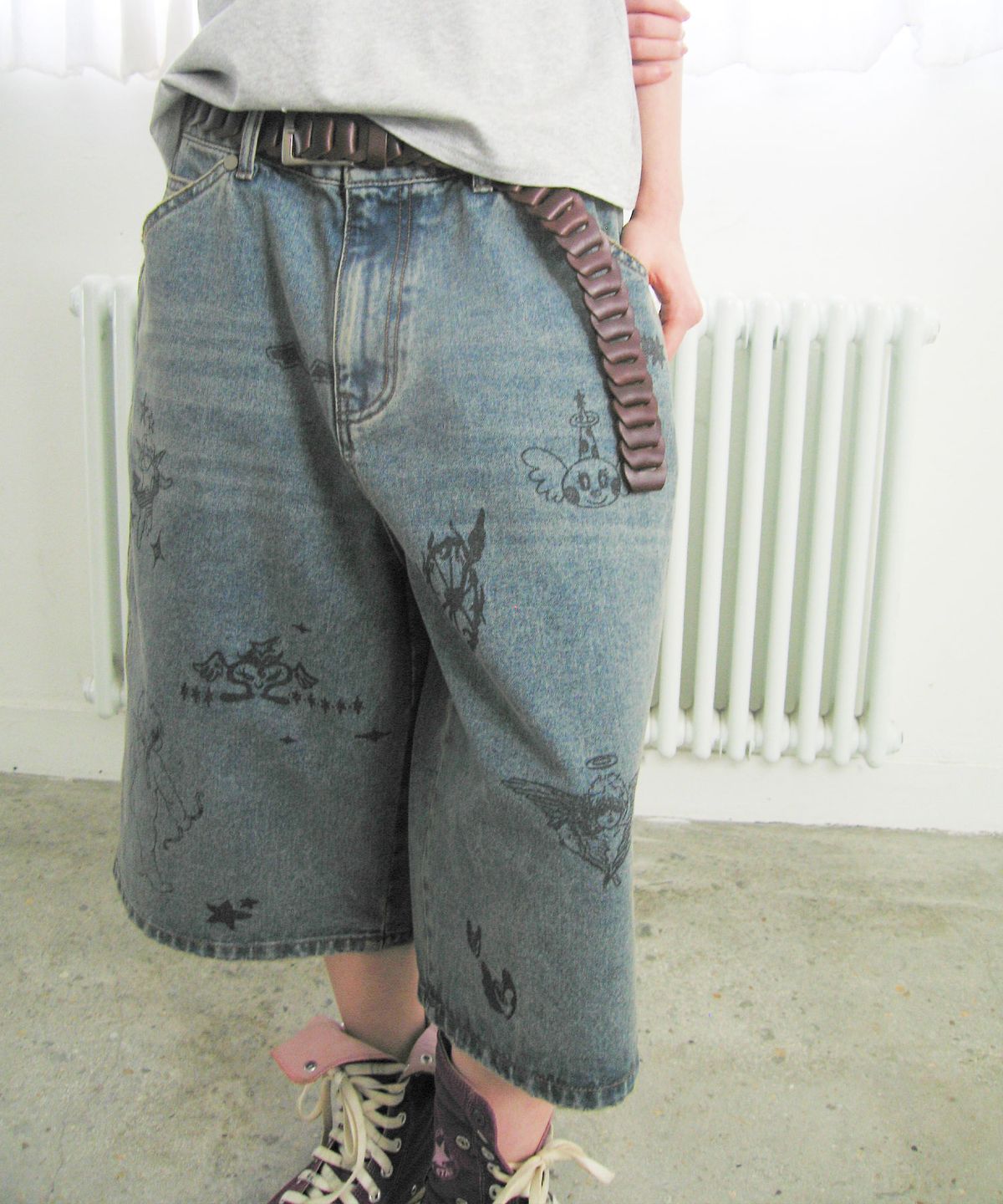 나이스고스트클럽(NICEGHOSTCLUB) BIG WIDE BERMUDA DOODLE DENIM PANTS_BLUE(NG2GMUD161A)