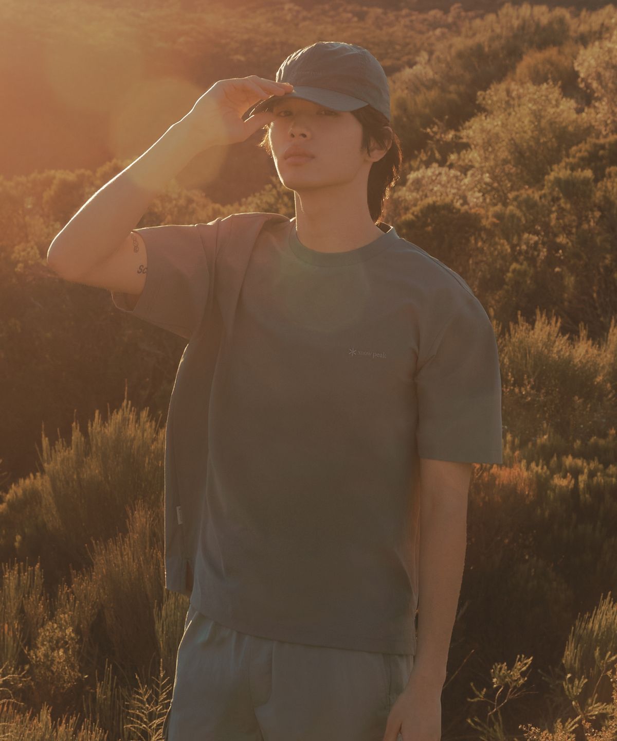 스노우피크 어패럴(SNOWPEAK APPAREL) 클래식 우븐 반팔 티셔츠 (S26MUTTS16) Vintage Gray