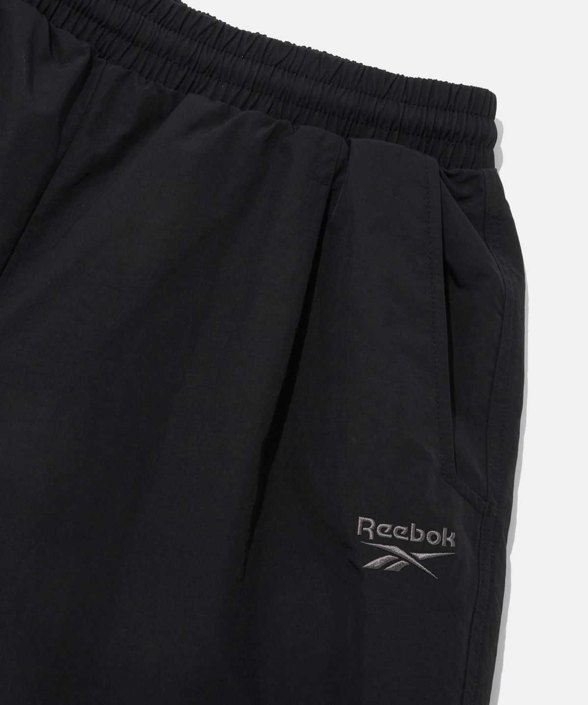 리복(REEBOK) 나일론 버뮤다 쇼츠 - 블랙