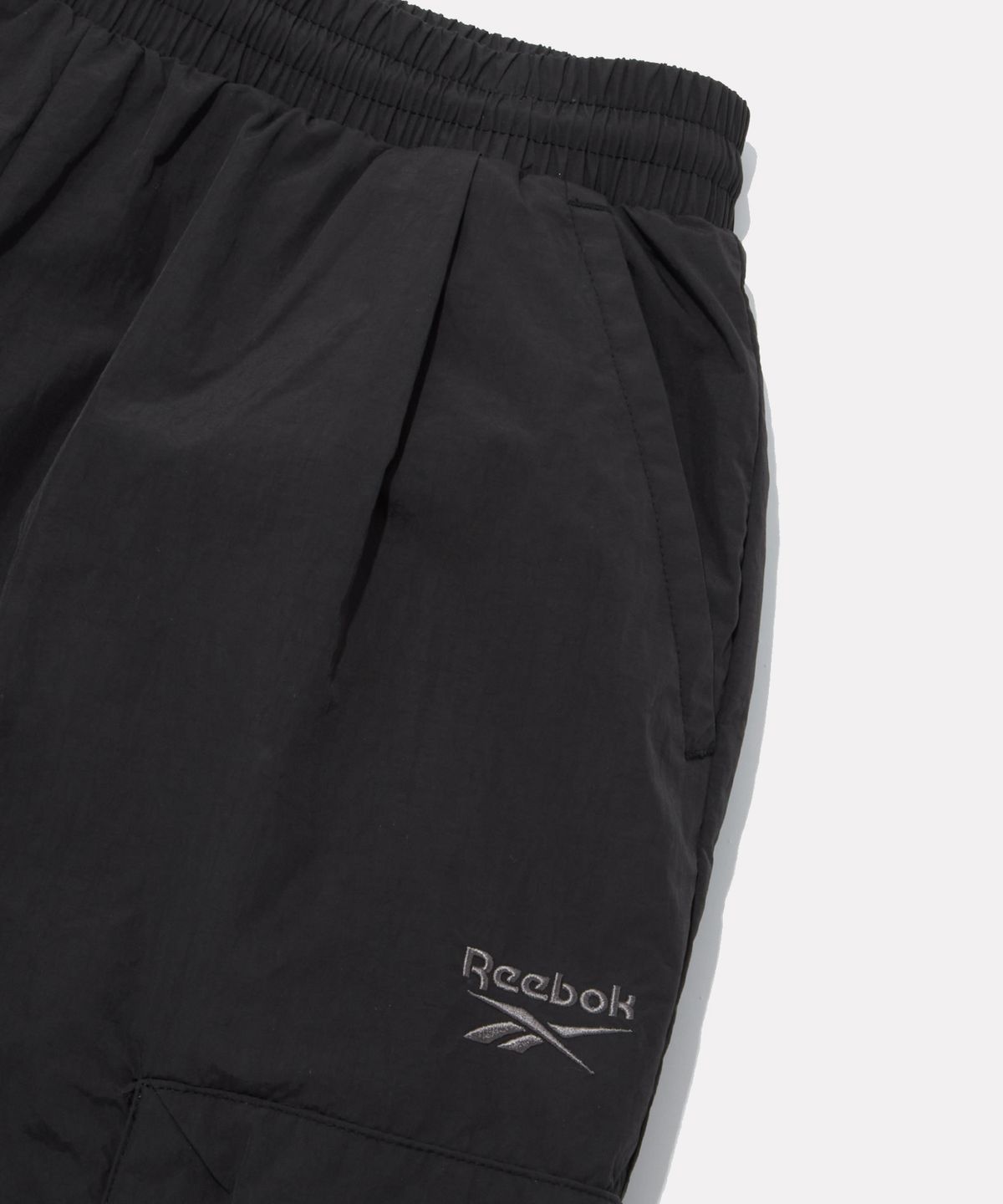 리복(REEBOK) 나일론 카고 버뮤다 쇼츠 - 블랙