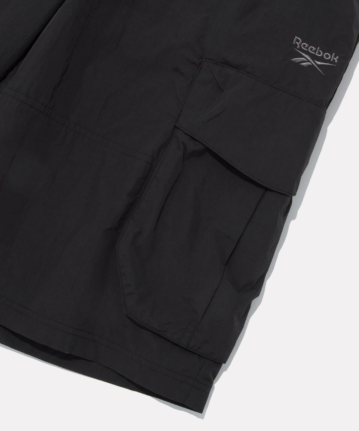 리복(REEBOK) 나일론 카고 버뮤다 쇼츠 - 블랙