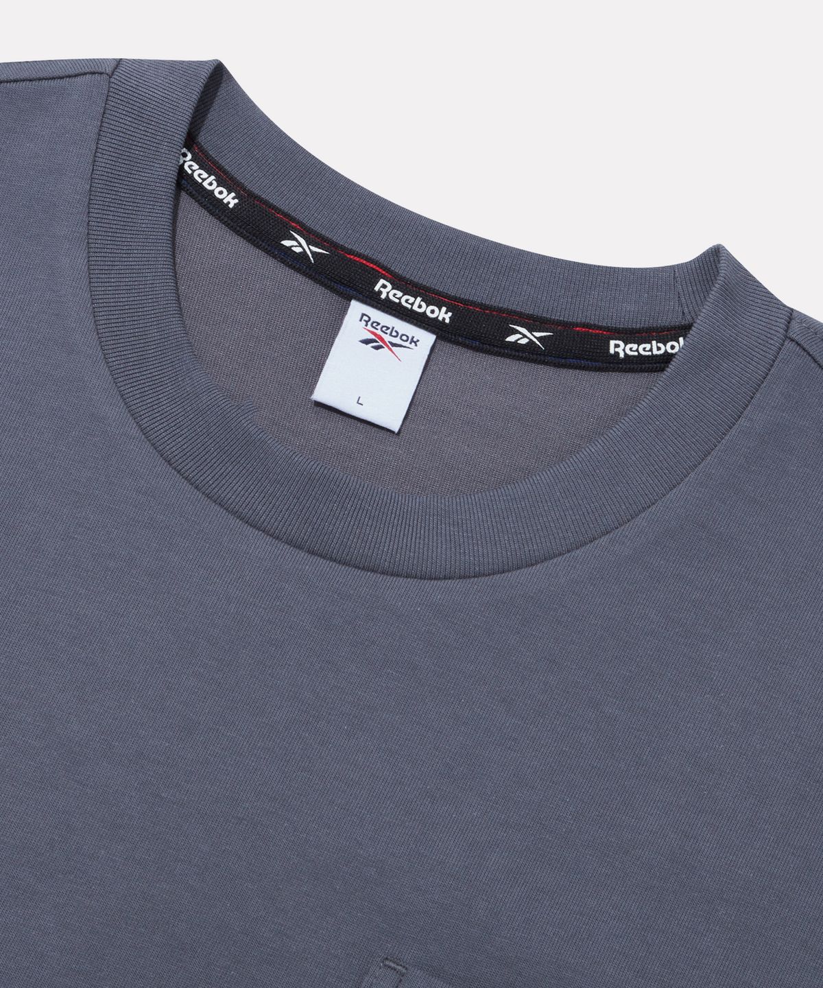 리복(REEBOK) 클래식 포켓 오버핏 반팔티 - 다크 그레이
