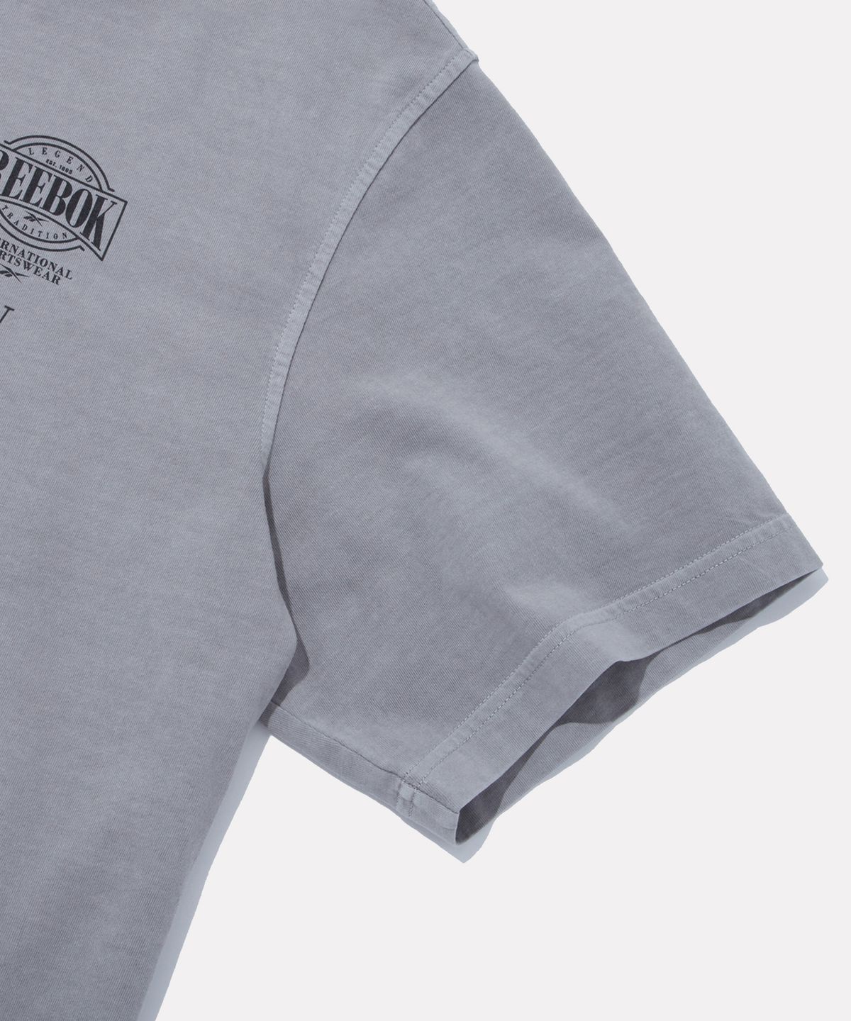 리복(REEBOK) 가먼트다잉 그래픽 반팔티 - 애쉬 그레이