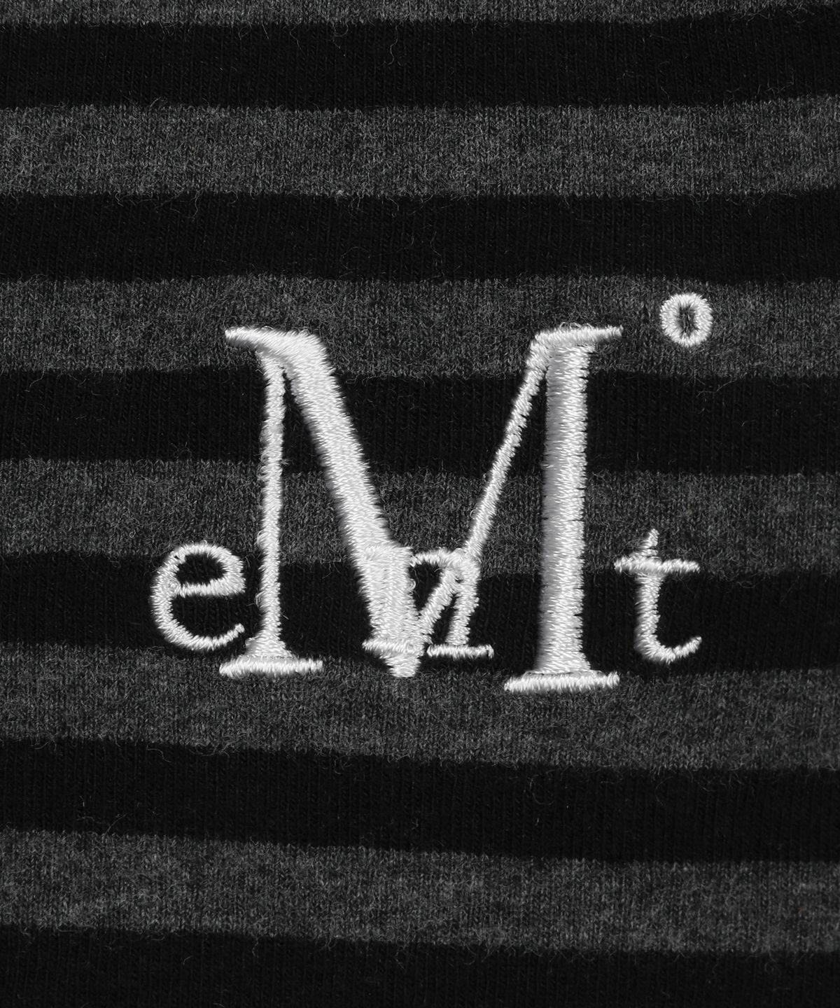 무센트(MUCENT) 모션 스트라이프 버튼 밴딩 쇼츠