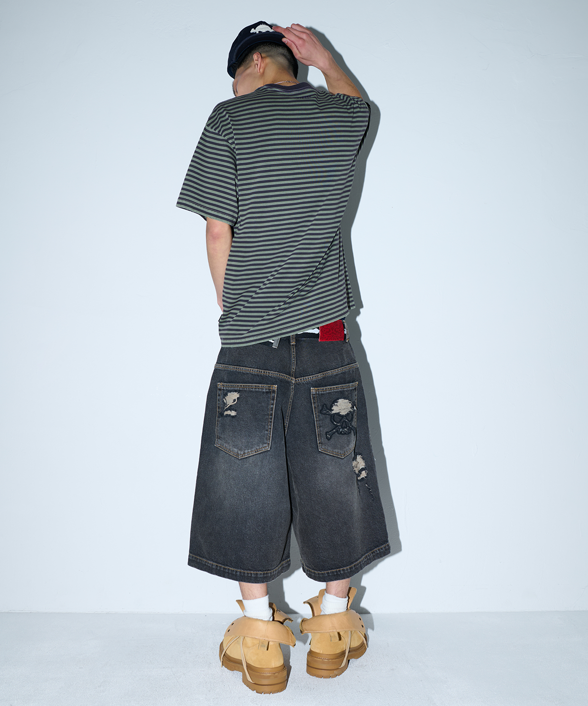 위캔더스(WKNDRS) [KOIN SEOUL] DAMAGED STRIPED T-SHIRT (KHAKI)