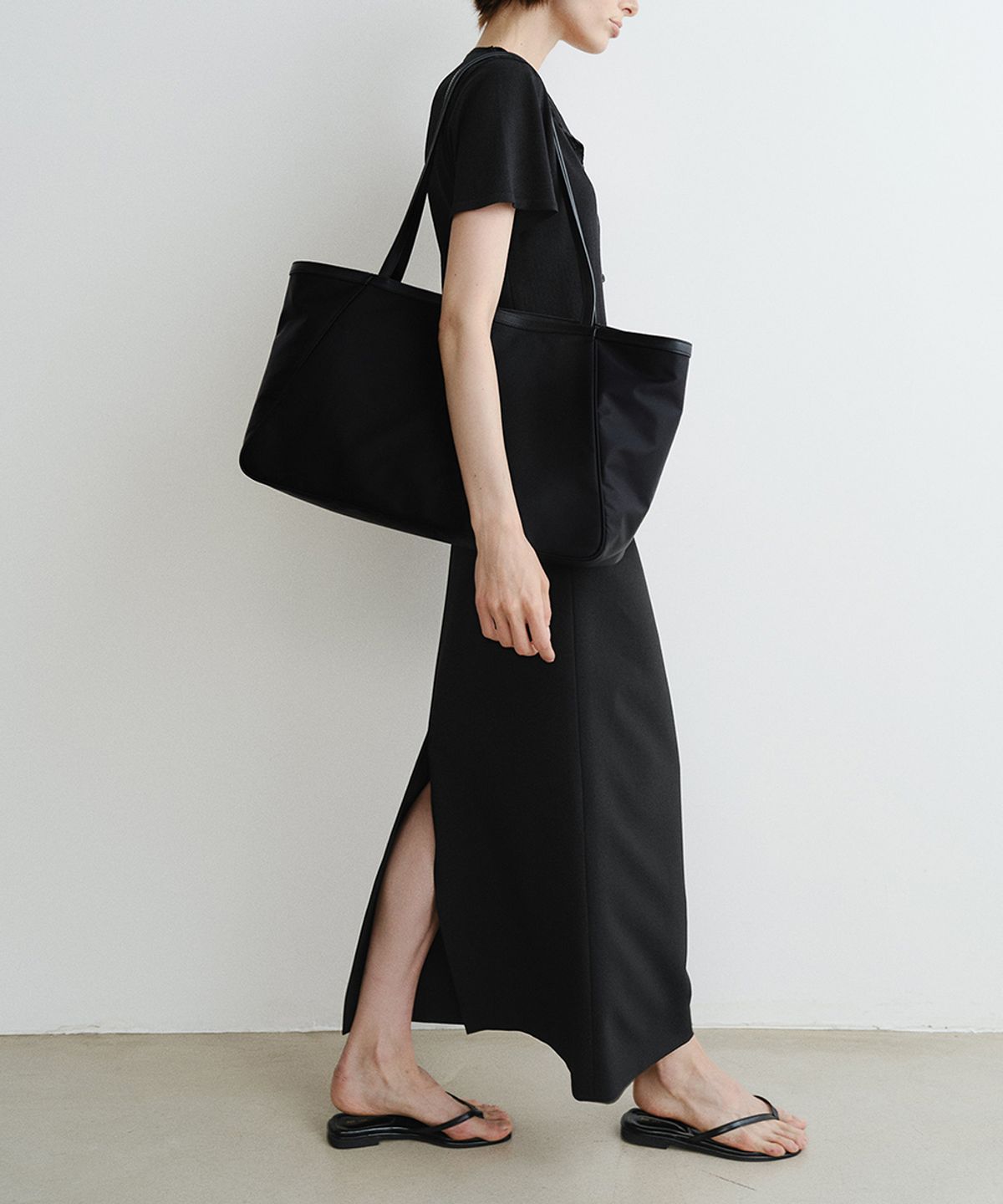 이아(EAAH) TOVI NYLON SHOPPER BAG (BLACK)