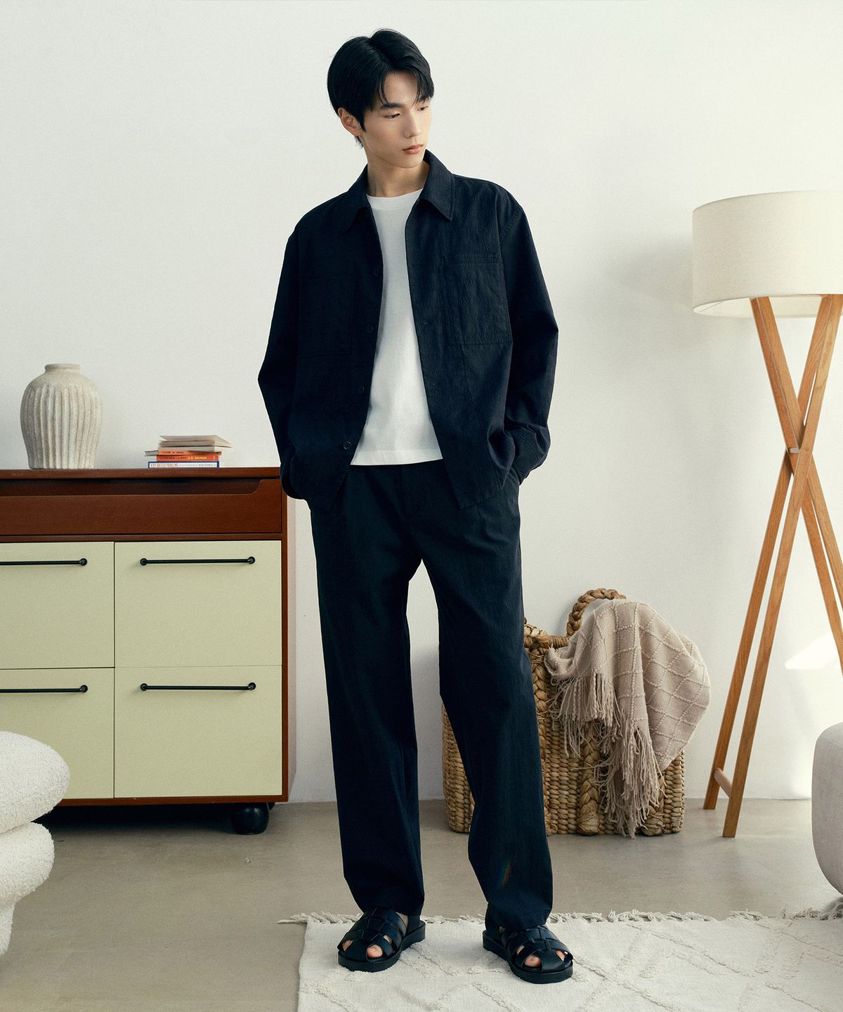 마인드브릿지(MINDBRIDGE) [COUTURE]원 턱 릴랙스 핏 체크 조직 시어서커 밴딩 팬츠
