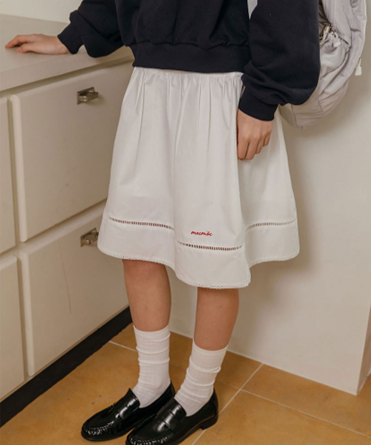 마크모크(MAC MOC) Lace shirring Flare Skirt 레이스 셔링 자수 플레어 스커트