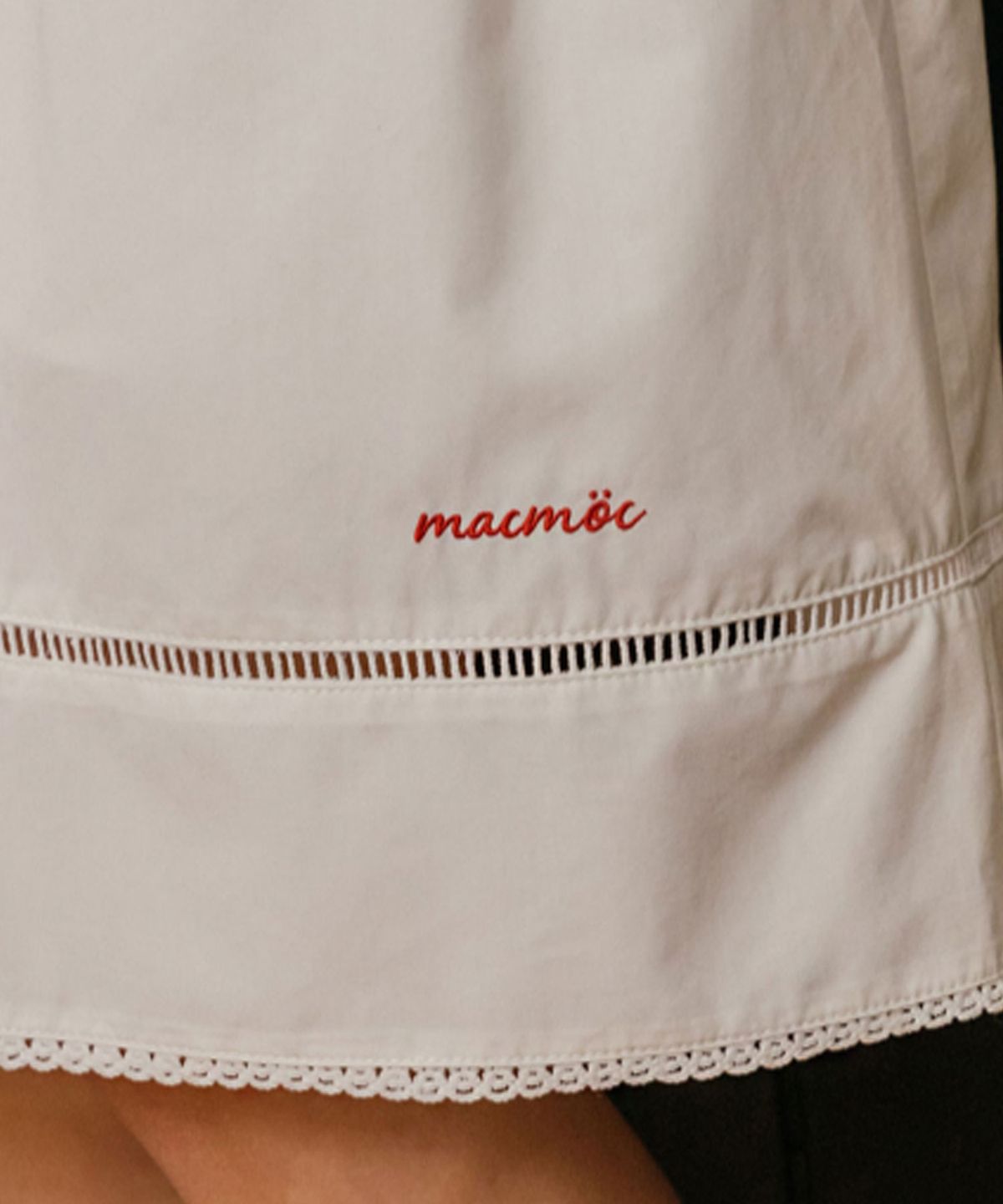 마크모크(MAC MOC) Lace shirring Flare Skirt 레이스 셔링 자수 플레어 스커트