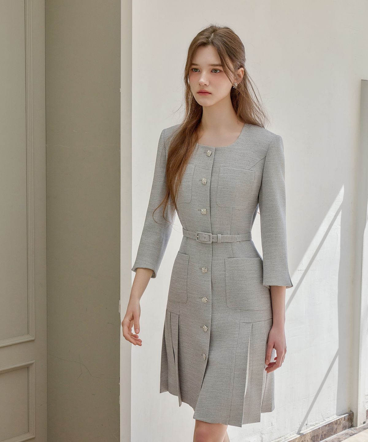 쥴리앤칼라(JULIY&CALLA) 26SS Calla135 쉬비긴즈 엘라플리츠 트위드 원피스 _보카시 블랙