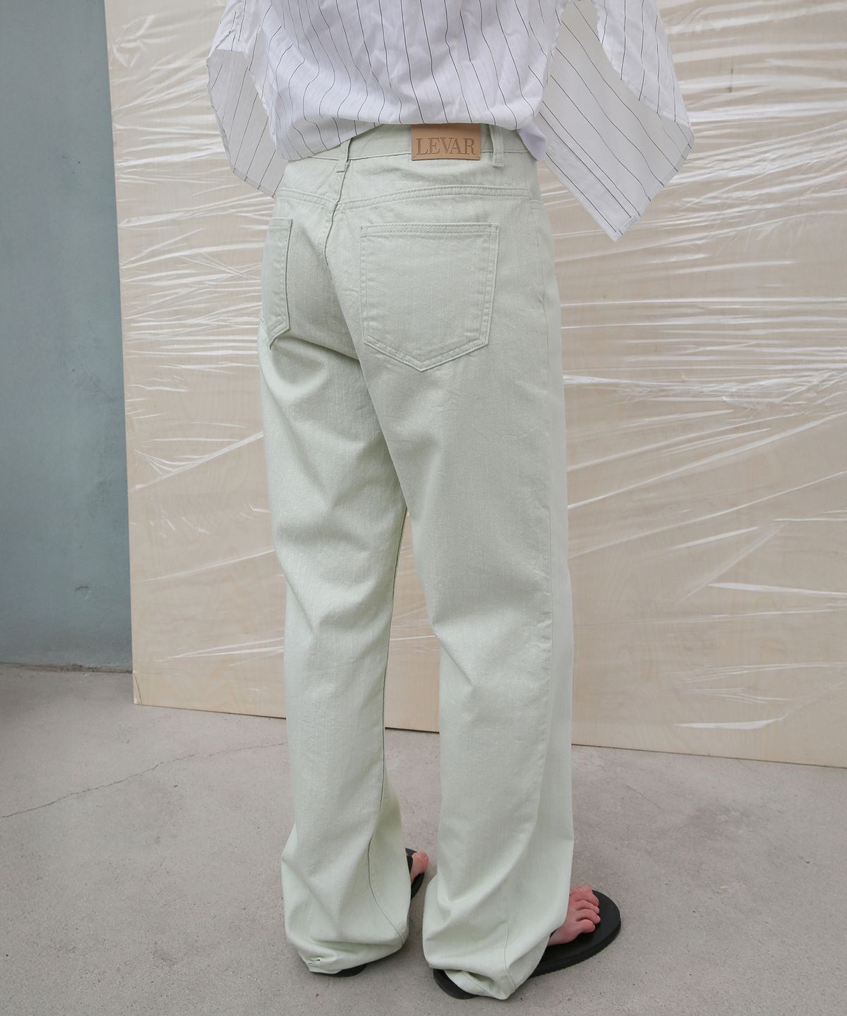 르바(LEVAR) Relaxed Light Cotton Pants - Sage Mint