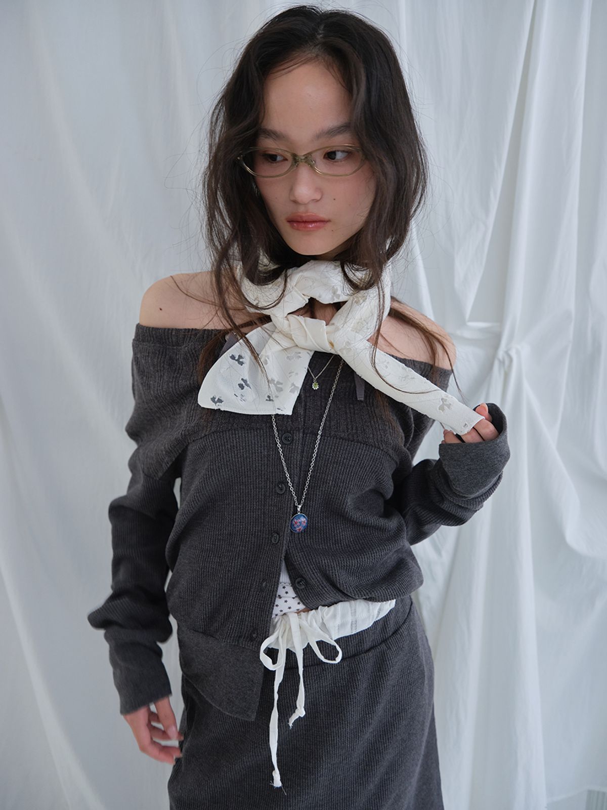 무음(MUWM) 빈티지 레이스 클로버 스카프 Vintage Lace Scarf (3 Colors)