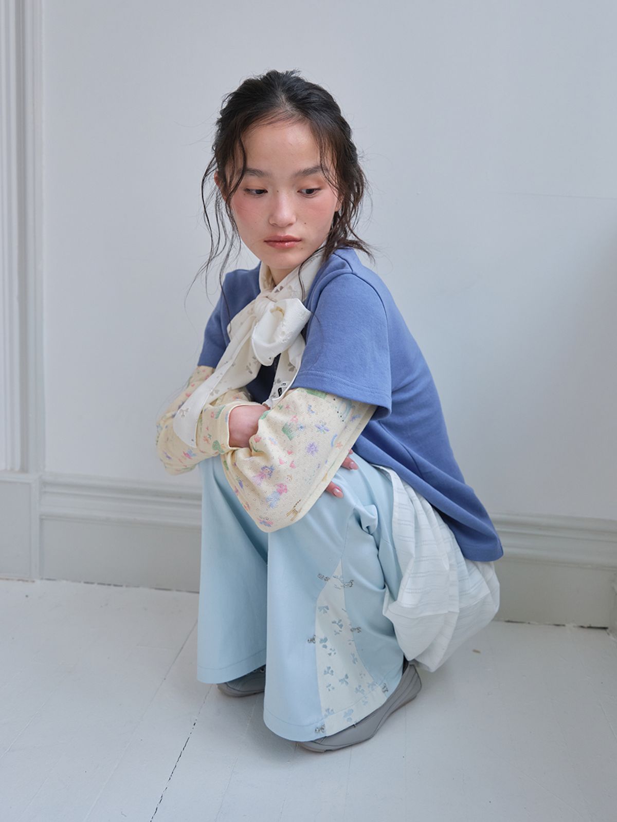 무음(MUWM) 플레어 레이스 스트레치 팬츠 Flare Lace Stretch Pants (Ice Blue)