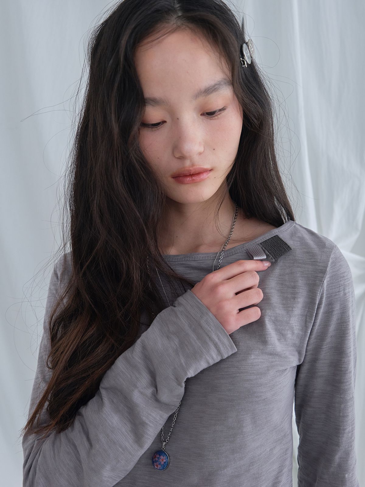 무음(MUWM) 연히 롱 슬리브 티셔츠 Yunhi Long Sleeve Tee (2 Colors)