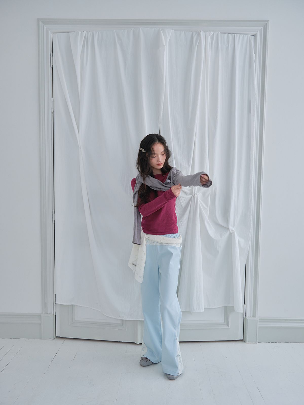 무음(MUWM) 연히 롱 슬리브 티셔츠 Yunhi Long Sleeve Tee (2 Colors)