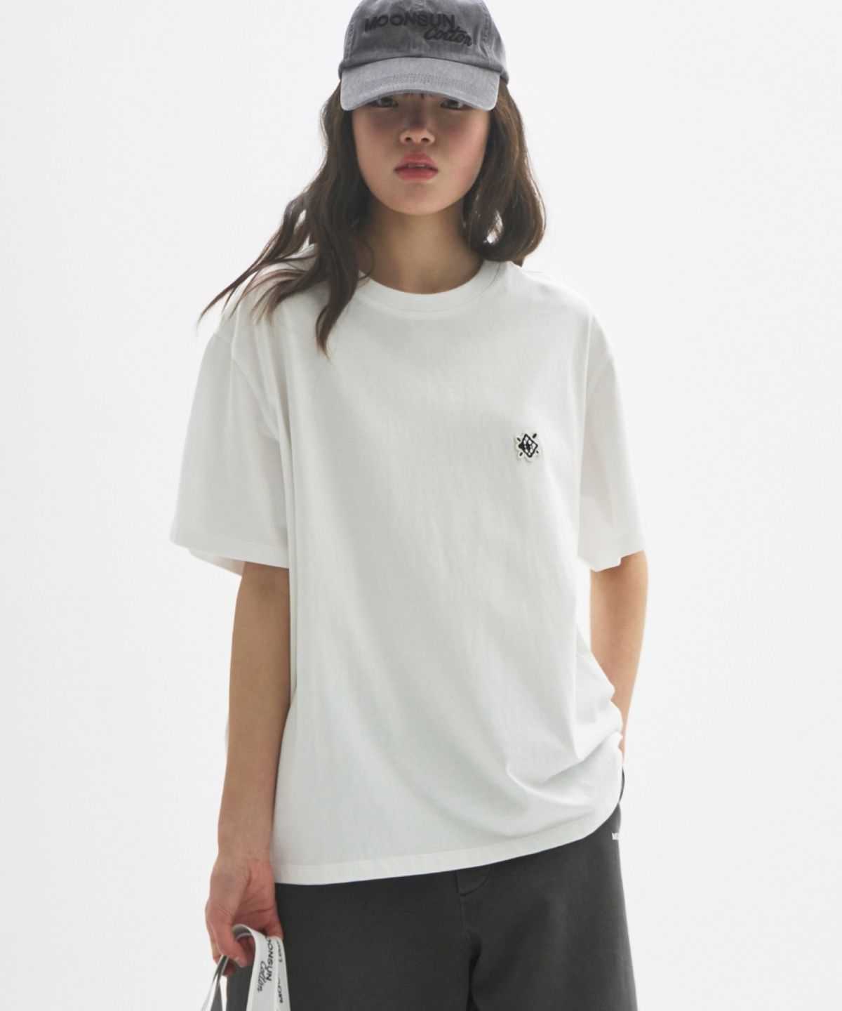 문선 아카이브(MOONSUN ARCHIVE) M.C UNISEX, Small Argyle Patch T-Shirt / WHITE