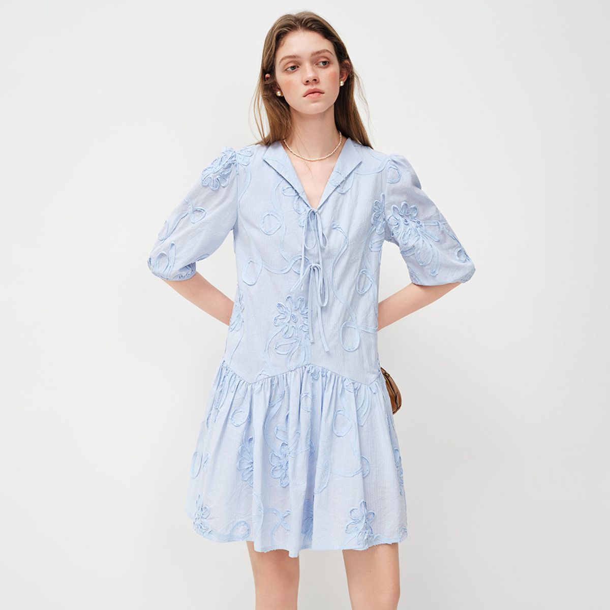 웬스데이딜라잇(WEDNESDAY DELIGHT) WD_Embroidery puff sleeve dress