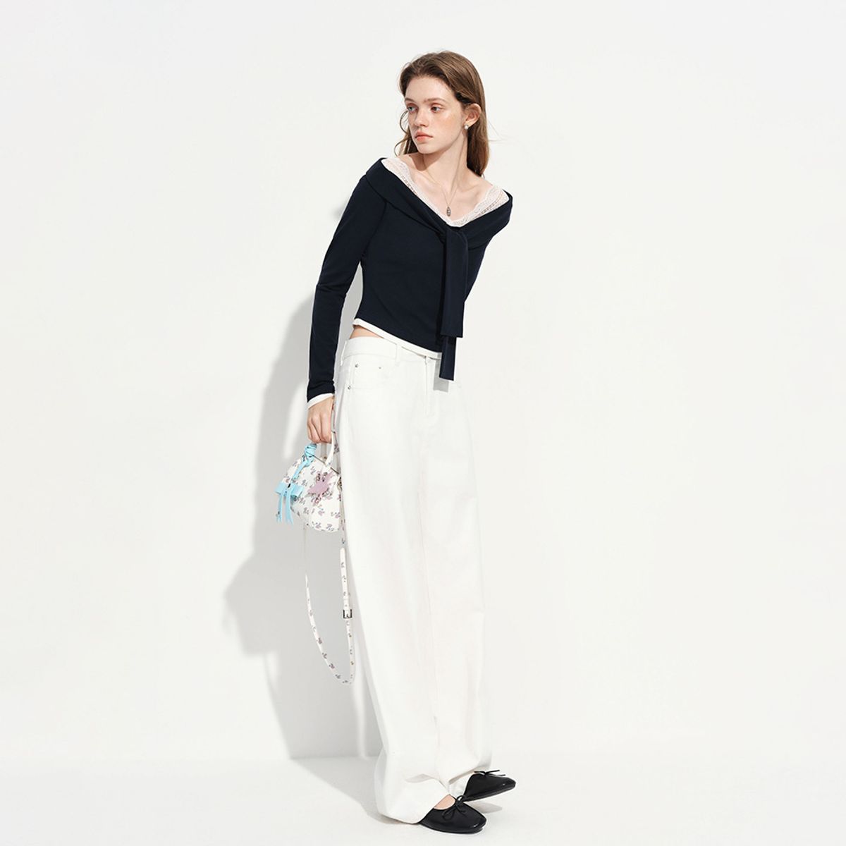 웬스데이딜라잇(WEDNESDAY DELIGHT) WD_Lace one-shoulder blouse