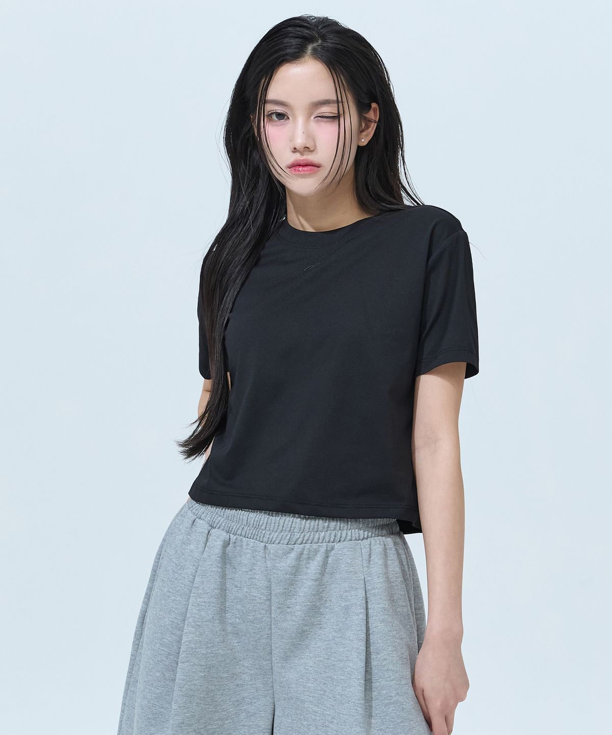 블랙몬스터핏(BLACK MONSTER FIT) 소로나 심볼 크롭 숏슬리브 (2color) / BM260202