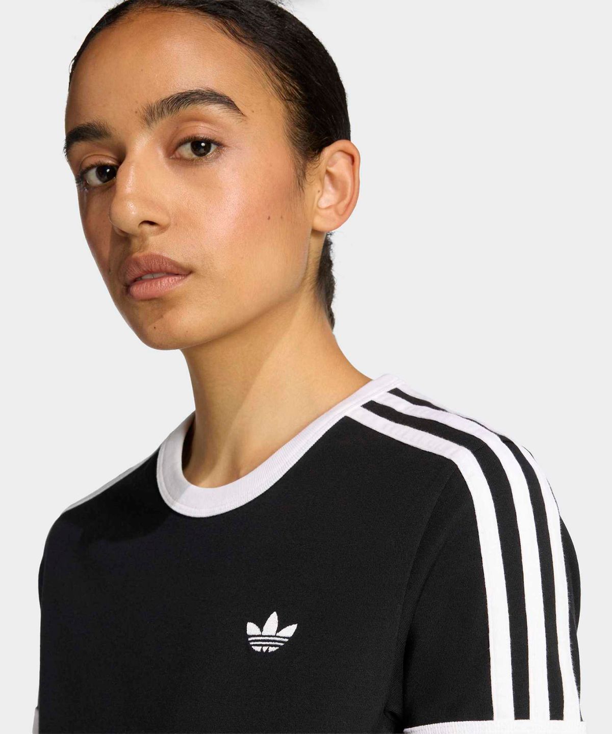아디다스(ADIDAS) 3-스트라이프 슬림 티셔츠 - 블랙:화이트 / KD7980