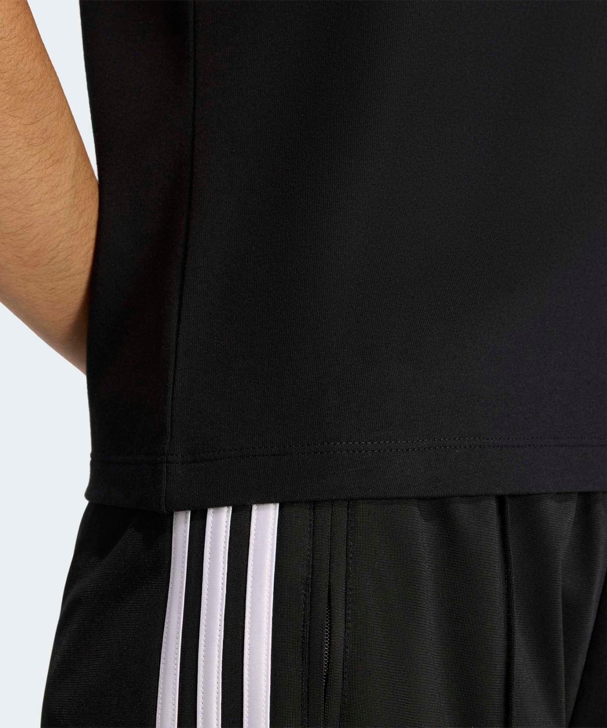 아디다스(ADIDAS) 3-스트라이프 슬림 티셔츠 - 블랙:화이트 / KD7980