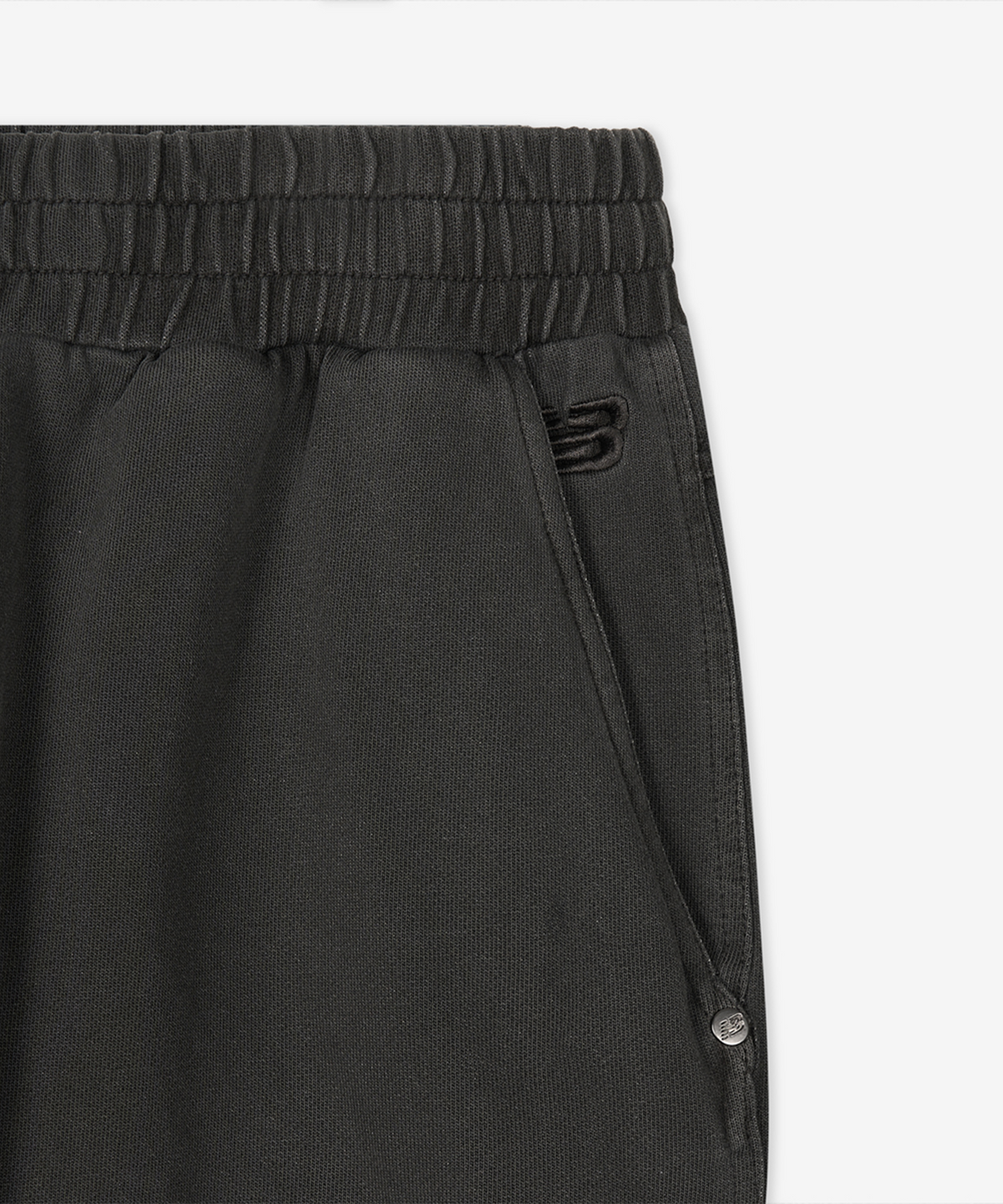 뉴발란스(NEW BALANCE) NBNVG21523 / UNI 트랙 클럽 카펜터 7부 쇼츠 (CHARCOAL)