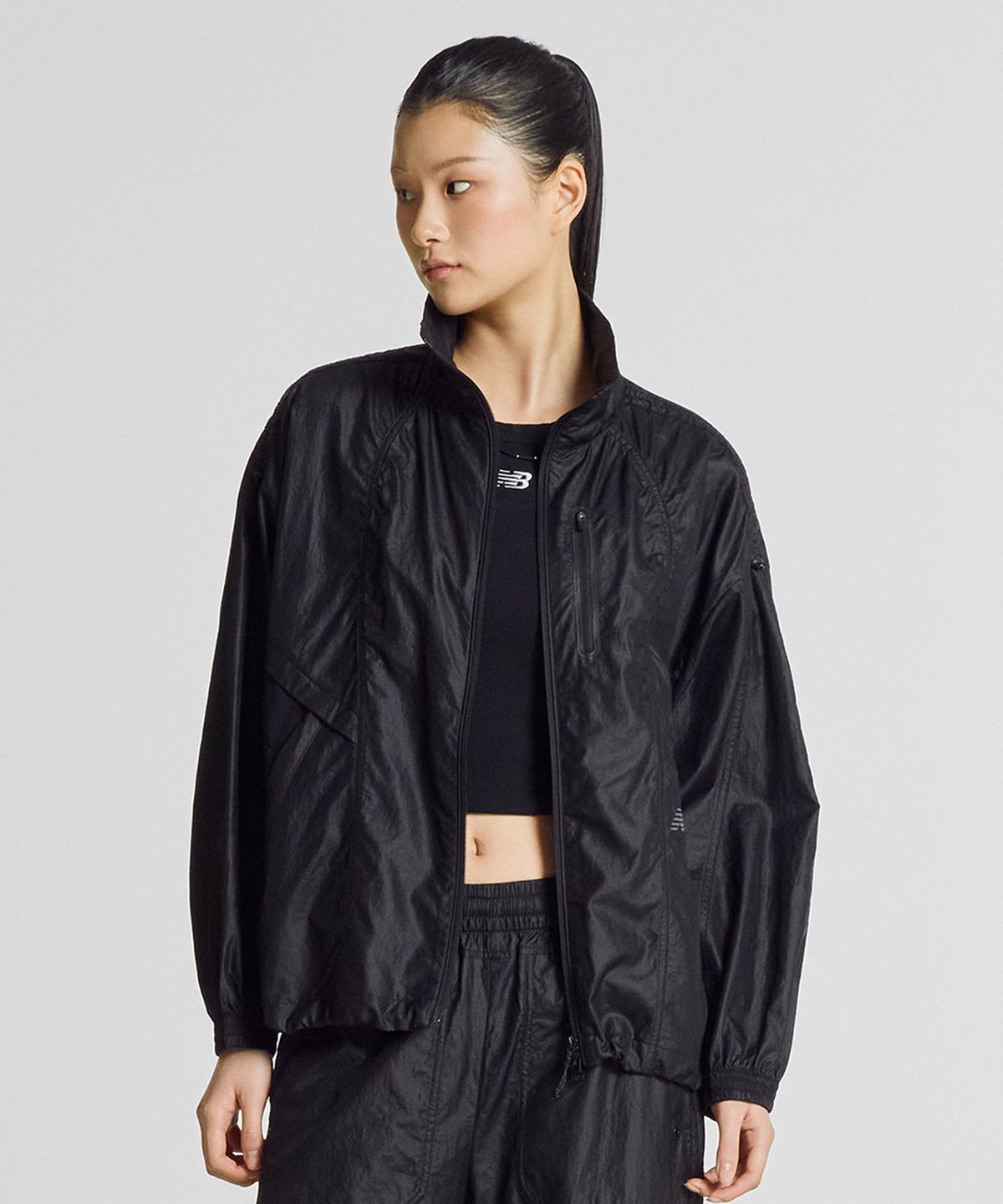 뉴발란스(NEW BALANCE) NBNAG2W422 / WOMEN 204 경량 우븐자켓 (GLOSSY BLACK)