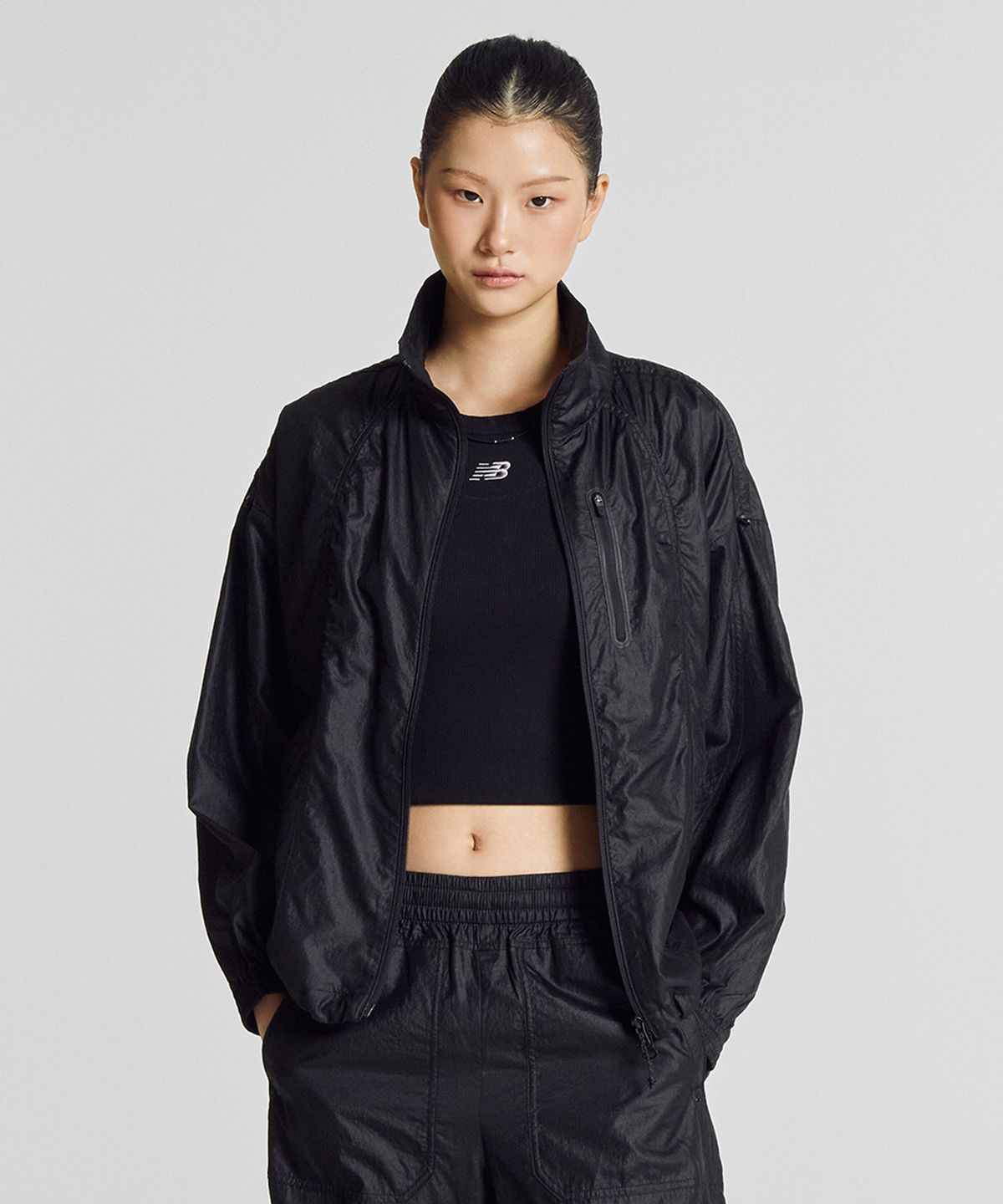 뉴발란스(NEW BALANCE) NBNAG2W422 / WOMEN 204 경량 우븐자켓 (GLOSSY BLACK)