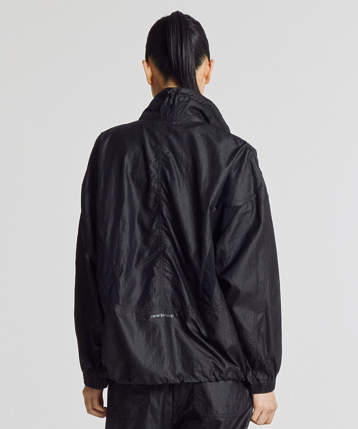 뉴발란스(NEW BALANCE) NBNAG2W422 / WOMEN 204 경량 우븐자켓 (GLOSSY BLACK)