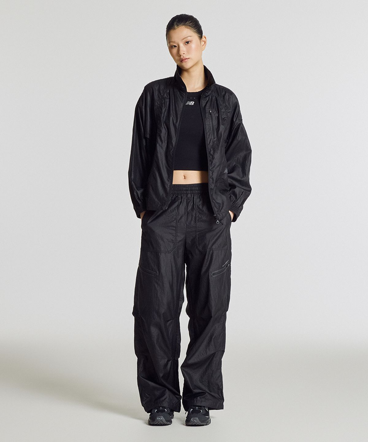 뉴발란스(NEW BALANCE) NBNAG2W422 / WOMEN 204 경량 우븐자켓 (GLOSSY BLACK)
