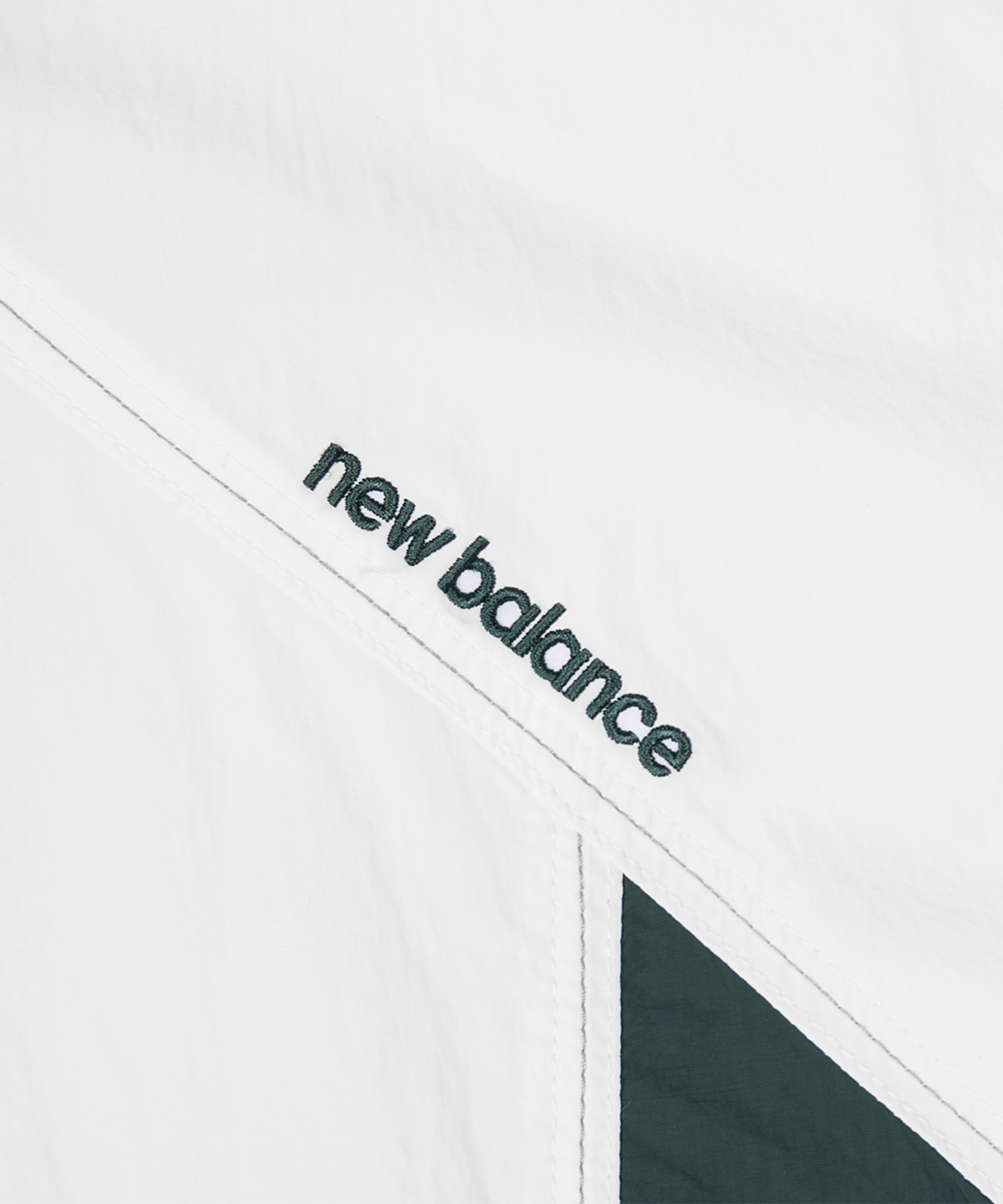 뉴발란스(NEW BALANCE) NBNAG21423 / UNI NANO LIGHT 후드 바람막이 (WHITE)