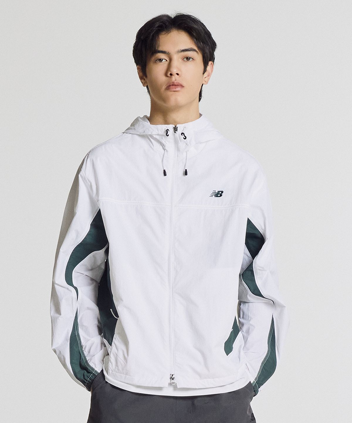 뉴발란스(NEW BALANCE) NBNAG21423 / UNI NANO LIGHT 후드 바람막이 (WHITE)