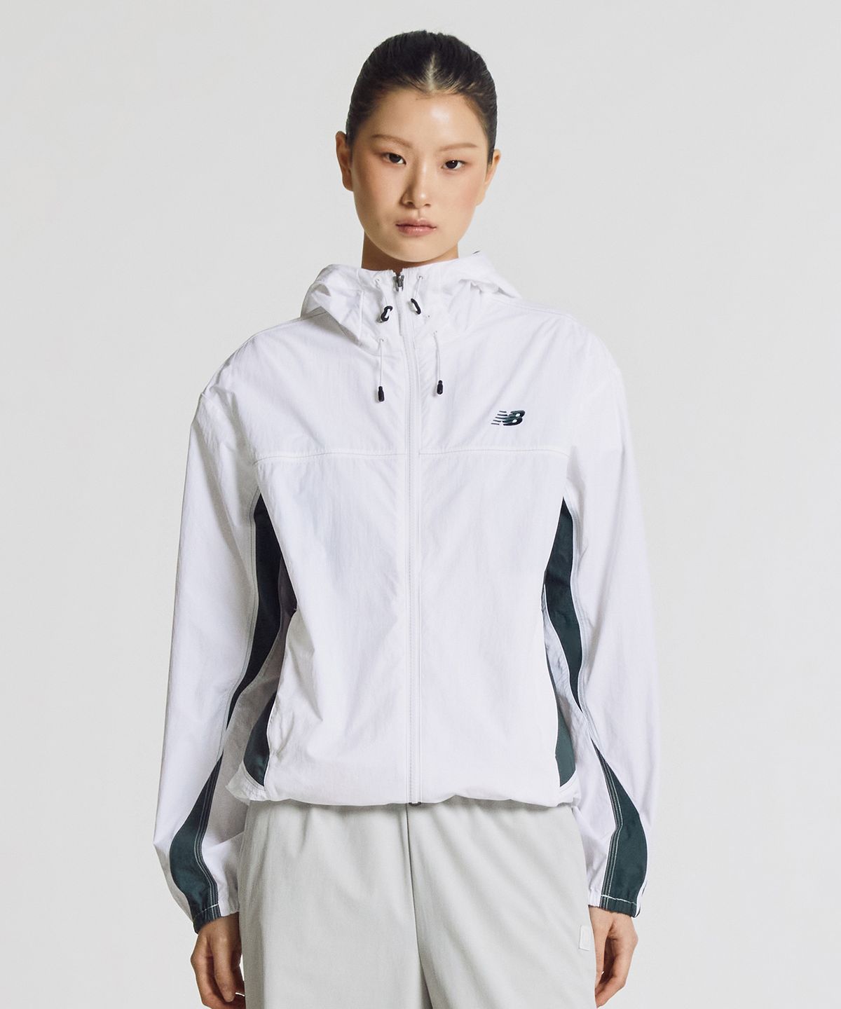 뉴발란스(NEW BALANCE) NBNAG21423 / UNI NANO LIGHT 후드 바람막이 (WHITE)