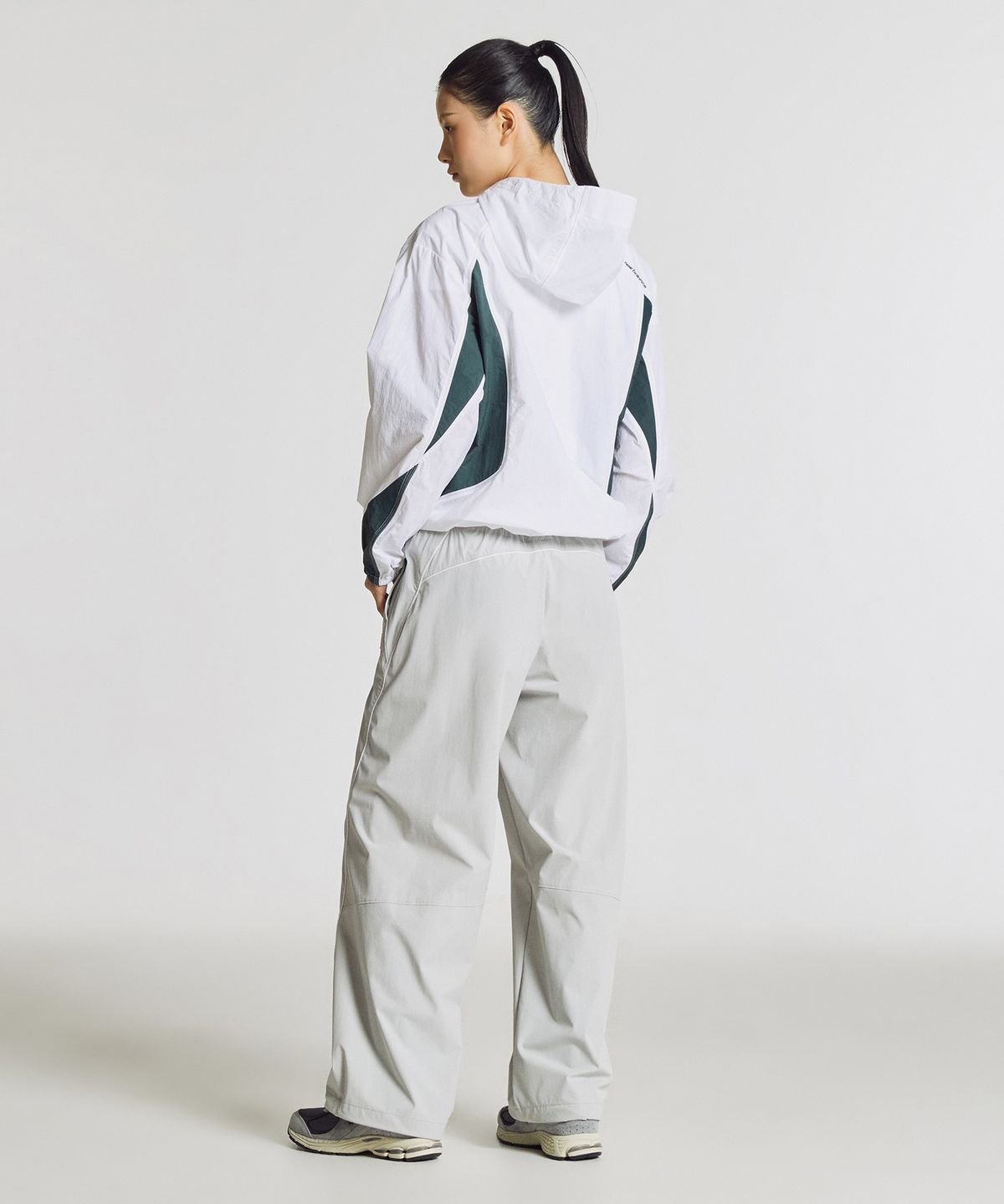 뉴발란스(NEW BALANCE) NBNAG21423 / UNI NANO LIGHT 후드 바람막이 (WHITE)