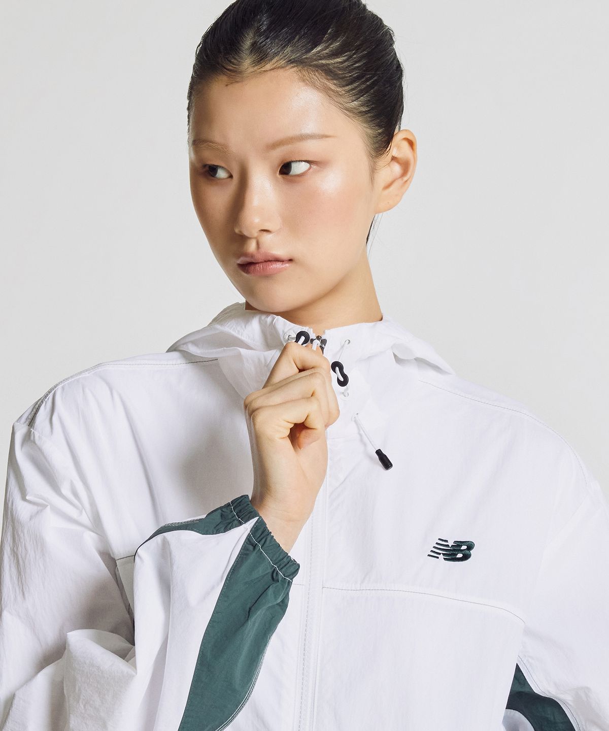 뉴발란스(NEW BALANCE) NBNAG21423 / UNI NANO LIGHT 후드 바람막이 (WHITE)