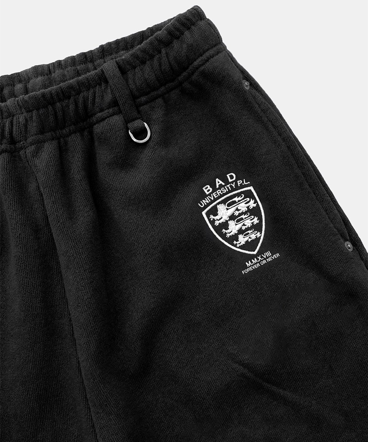 배드블러드(BADBLOOD) Shield-M Semi-Curved Fit Joggers - Black