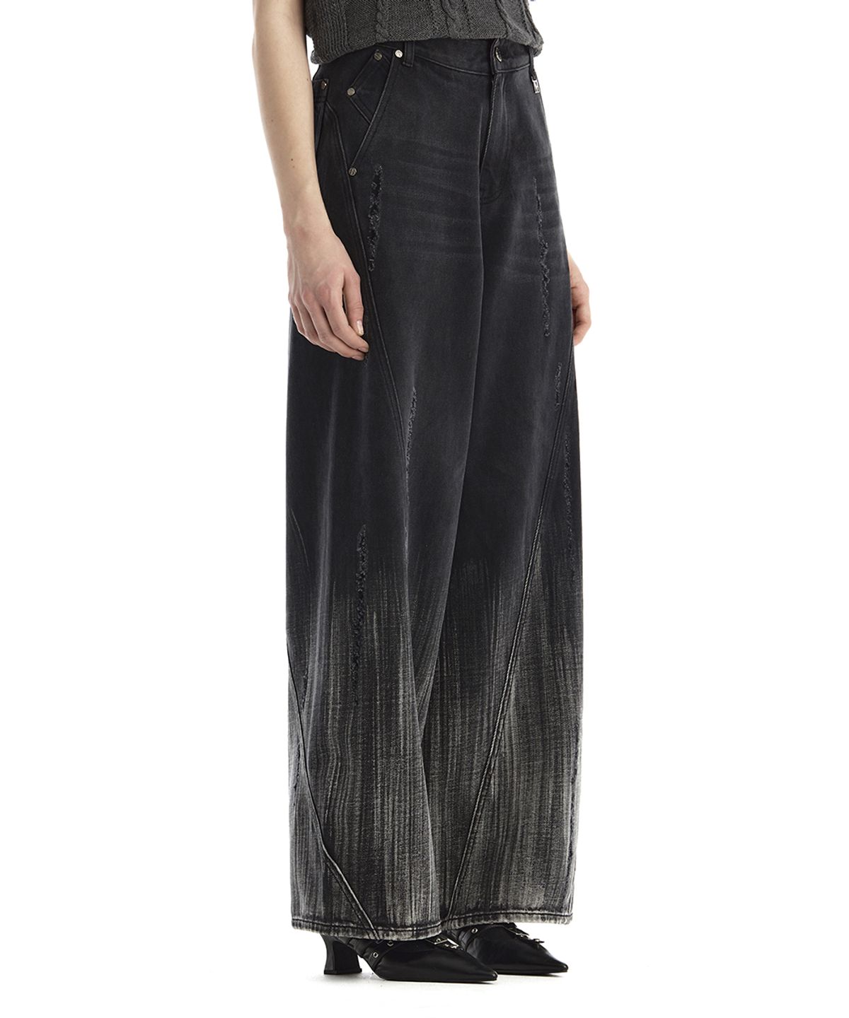 트리밍버드(TREEMINGBIRD) Gradient-Washed Distressed Denim Pants [ Black ]