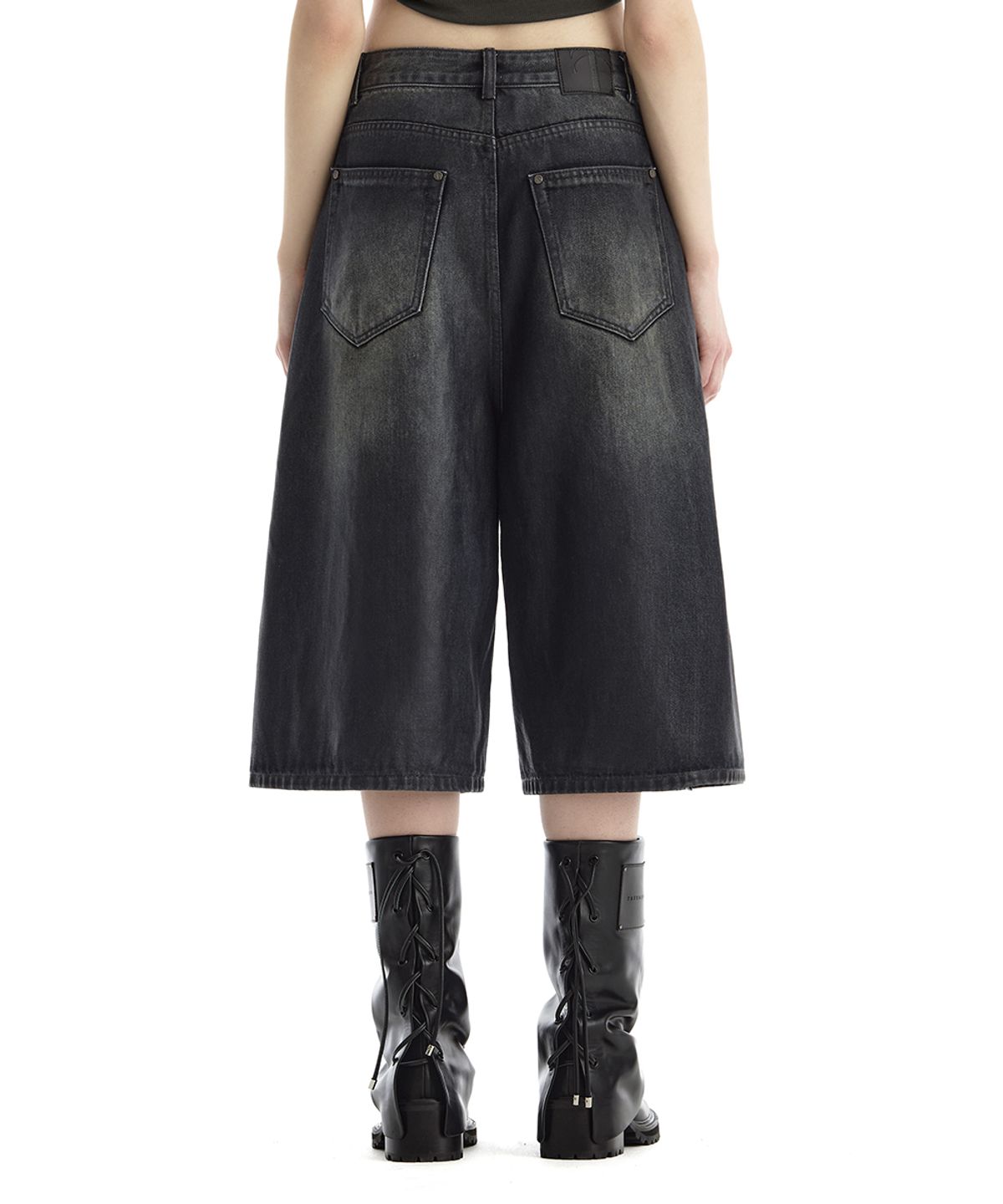 트리밍버드(TREEMINGBIRD) Rivet Coated Denim Bermuda [ Dark Navy ]